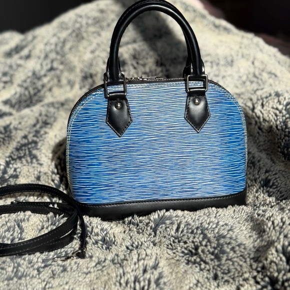 Louis Vuitton Alma BB shoulder bag Blue Epi Leather with crossbody strap - Picture 2 of 9